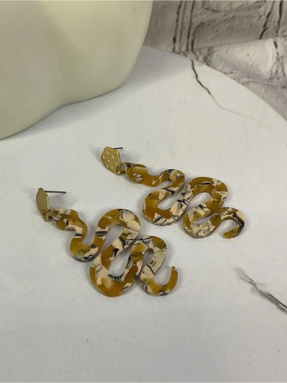 🌟🌟 Gold-Tone & Tortoiseshell Snake Drop Earrings
